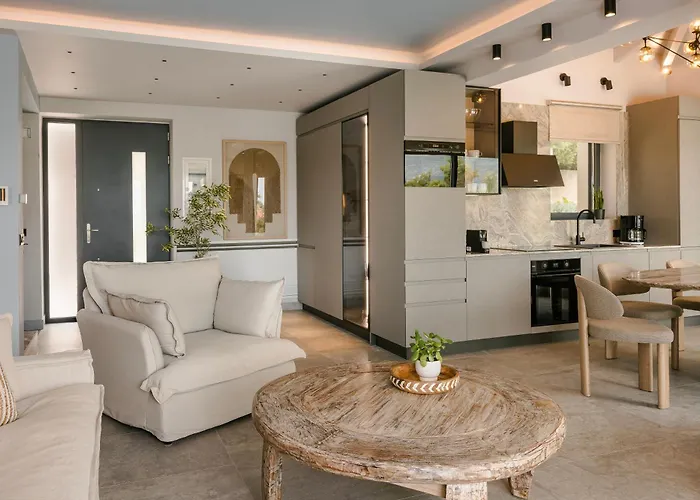 Brand New Luxury - Marie's Happy Place *