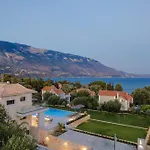 Brand New Luxury - Marie's Happy Place Villa