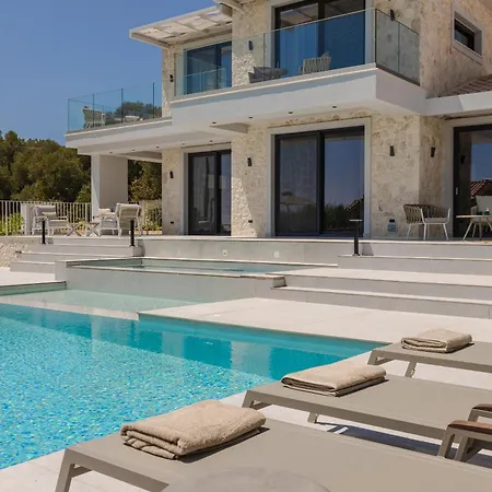 Villa Brand New Luxury - Marie's Happy Place