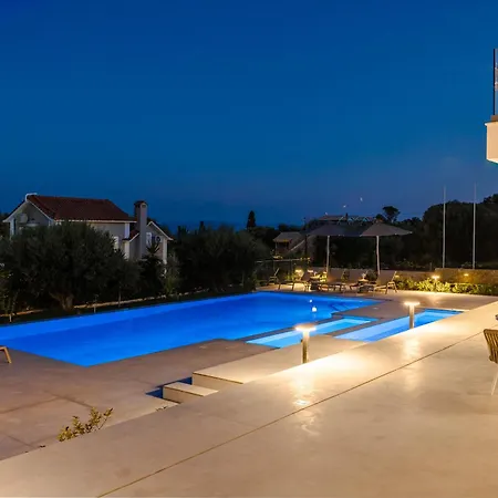 Brand New Luxury - Marie's Happy Place Villa *
