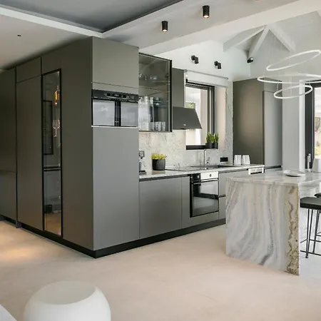 Brand New Luxury - Marie's Happy Place Villa