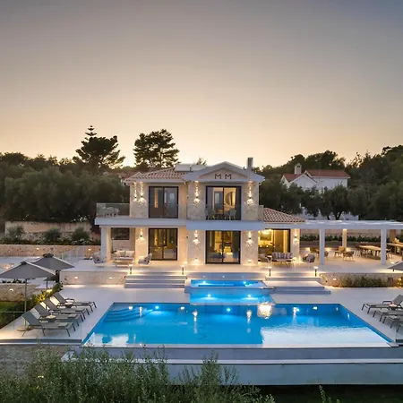 Villa Brand New Luxury - Marie's Happy Place Pesadha