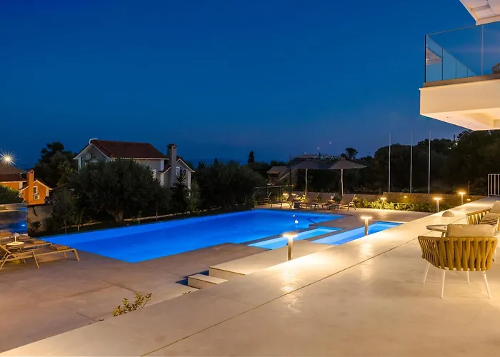 Brand New Luxury - Marie's Happy Place Villa *